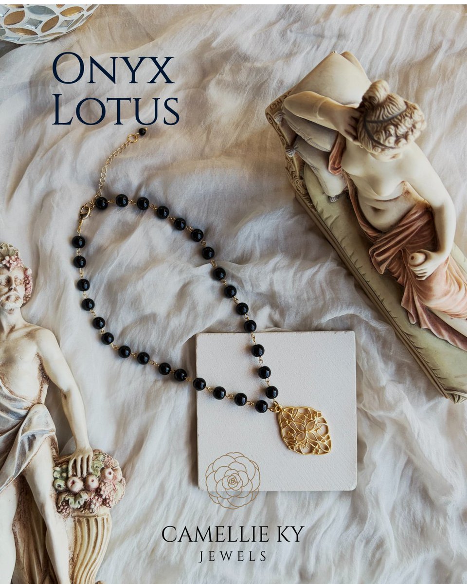 CamellieKY's tweet photo. Onyx Lotus kolye: oniksin dinginliği, mat altın lotusla boynunuzda. · · · Onyx Lotus: the calm of onyx, carried in matte gold. #CamellieKYJewels #Oniks https://t.co/JwGPCCZUW9
