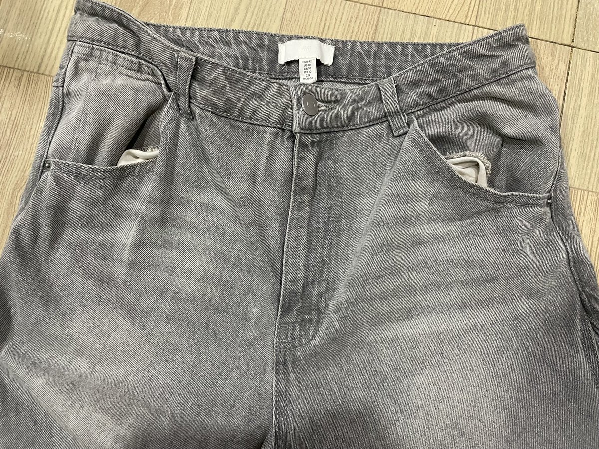 stxx234's tweet photo. H&amp;M jeans 200- รวมส่ง💌

เอว 30-32 สพไม่เกิน 40 ทรงรัดรูปสีควันบุหรี่สวยค่า

ค่ะ

#ส่งต่อเสื้อผ้าสาวอวบ #เสื้อผ้าสาวอวบ #ส่งต่อเสื้อผ้ามือสอง #ส่งต่อเครื่องสำอาง #ส่งต่อ #ส่งต่อน้ำหอม https://t.co/JsVaYZiFtN