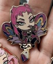 acervoevelynn's tweet photo. First look at Evelynn's new K/DA skin leaked through new merch https://t.co/xTyt3ZyFuk