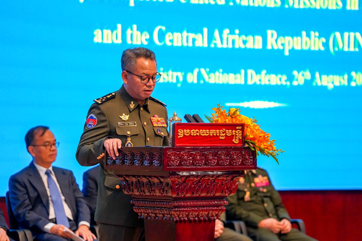 UNCambodia's tweet photo. 🇺🇳📷 Today UN Resident Coordinator @Vladanka_A  joined H.E. Gen. Tea Seiha, DPM &amp; Minister of National Defence, to send off Engineering Company 864 to
@UN_CAR. 

🤝Cambodia &amp; @UNPeacekeeping : 20 years. 10,000+ peacekeepers. 📷#UNPeacekeeping #Cambodia https://t.co/xOni8AhdGn