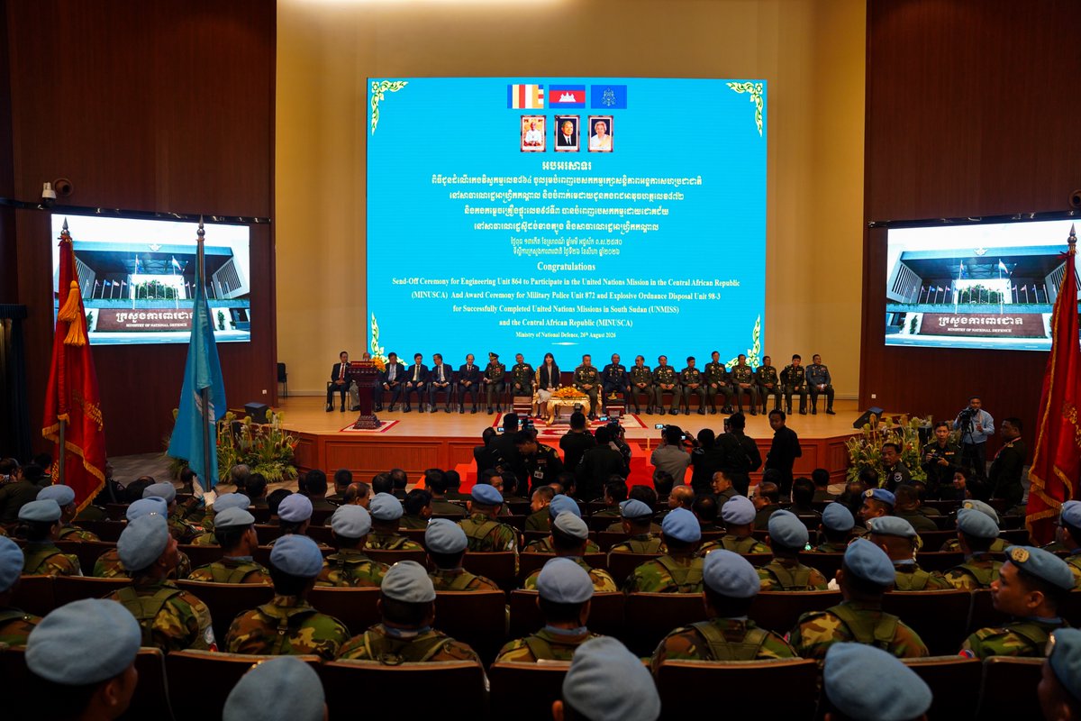 UNCambodia's tweet photo. 🇺🇳📷 Today UN Resident Coordinator @Vladanka_A  joined H.E. Gen. Tea Seiha, DPM &amp; Minister of National Defence, to send off Engineering Company 864 to
@UN_CAR. 

🤝Cambodia &amp; @UNPeacekeeping : 20 years. 10,000+ peacekeepers. 📷#UNPeacekeeping #Cambodia https://t.co/xOni8AhdGn