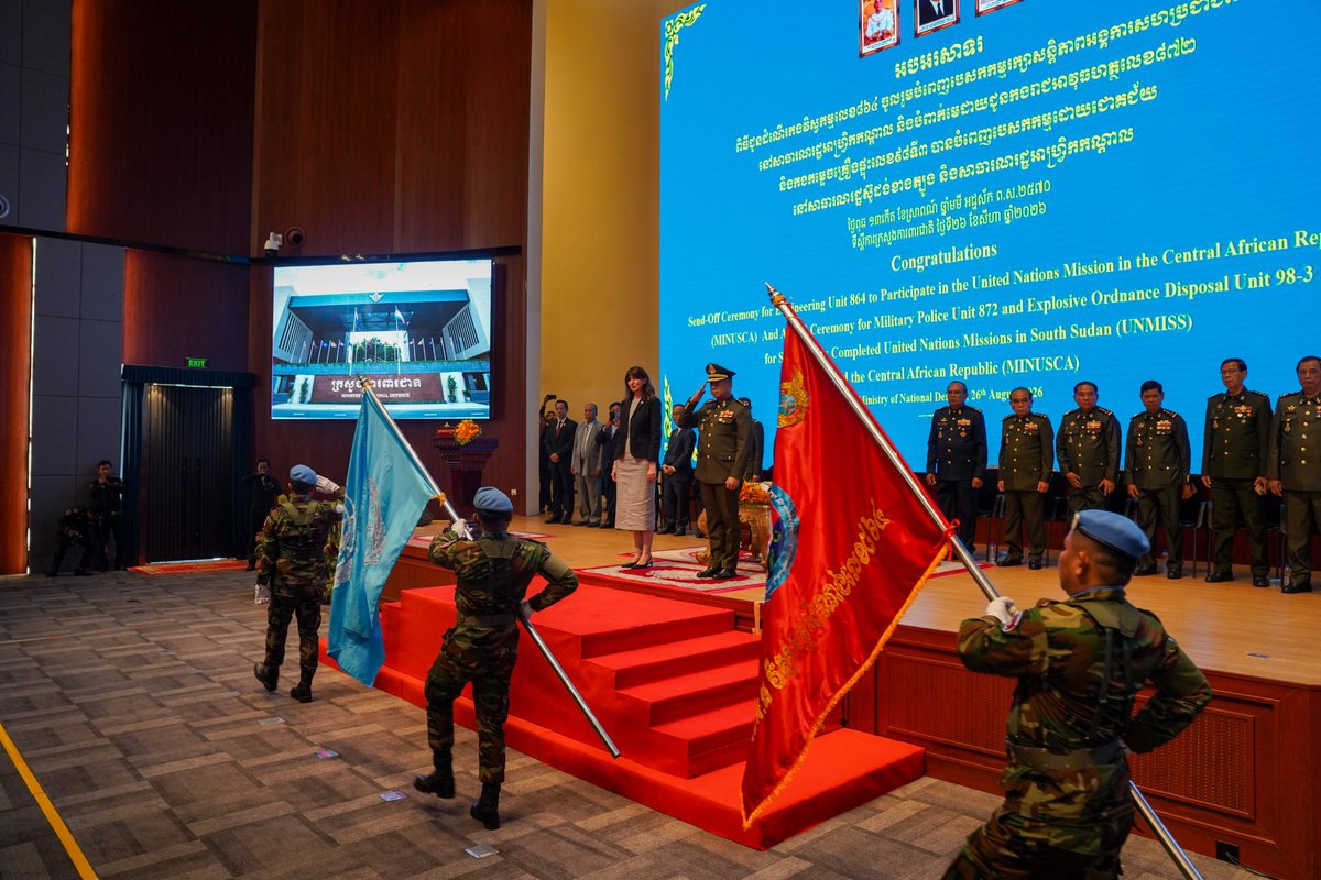 UNCambodia's tweet photo. 🇺🇳📷 Today UN Resident Coordinator @Vladanka_A  joined H.E. Gen. Tea Seiha, DPM &amp; Minister of National Defence, to send off Engineering Company 864 to
@UN_CAR. 

🤝Cambodia &amp; @UNPeacekeeping : 20 years. 10,000+ peacekeepers. 📷#UNPeacekeeping #Cambodia https://t.co/xOni8AhdGn