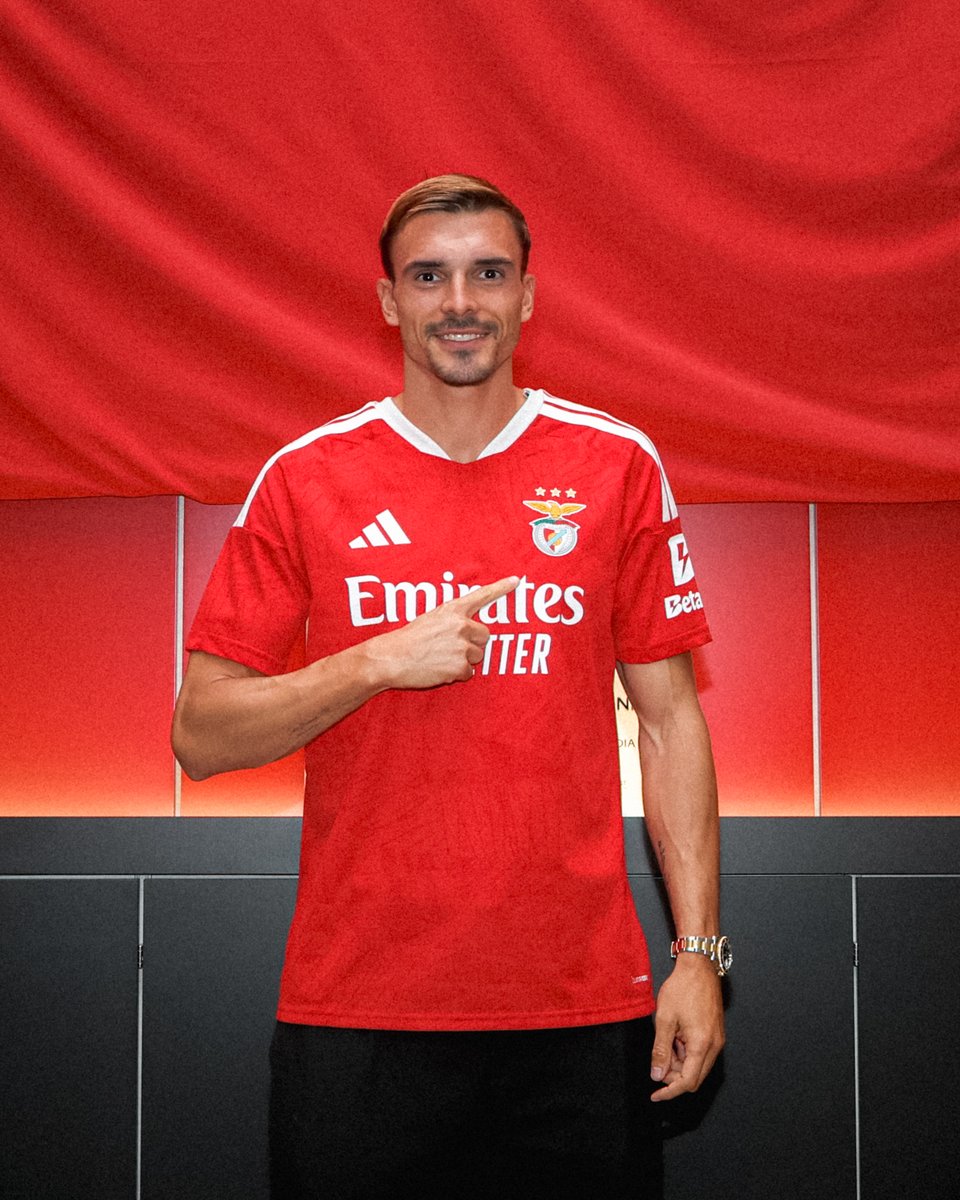 SLBenfica's tweet photo. ✍️ Palhinha 2️⃣0️⃣3️⃣0️⃣ https://t.co/Pp0F9tsUqg