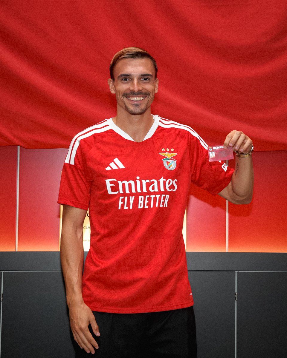 SLBenfica's tweet photo. ✍️ Palhinha 2️⃣0️⃣3️⃣0️⃣ https://t.co/Pp0F9tsUqg