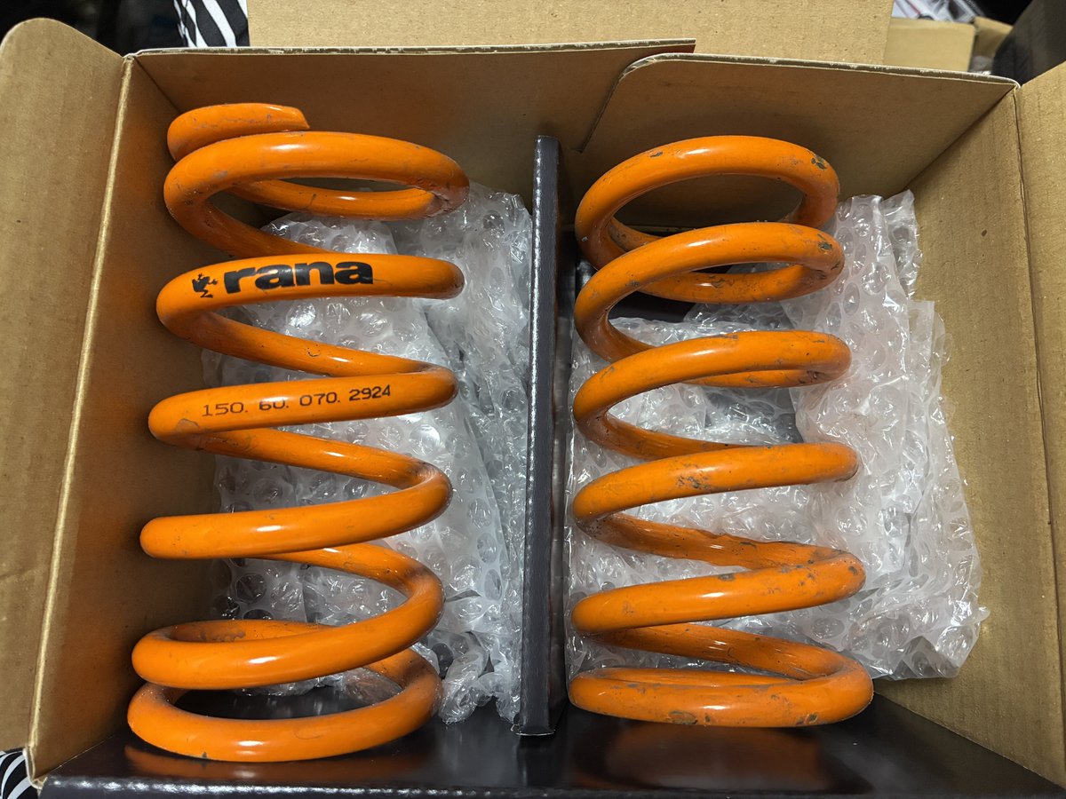 ojr40x's tweet photo. 金ないので売ります
ranaスプリング(直巻)とMAQSの直巻

ID60 150mm 7k (rana)
ID65 150mm 12k (rana)

ID60 125mm 10k(MAQS)

どれも500キロくらいしか使ってないですけど多少の使用感あります。

各5000円！！‼️ https://t.co/ji0zbrvlEs