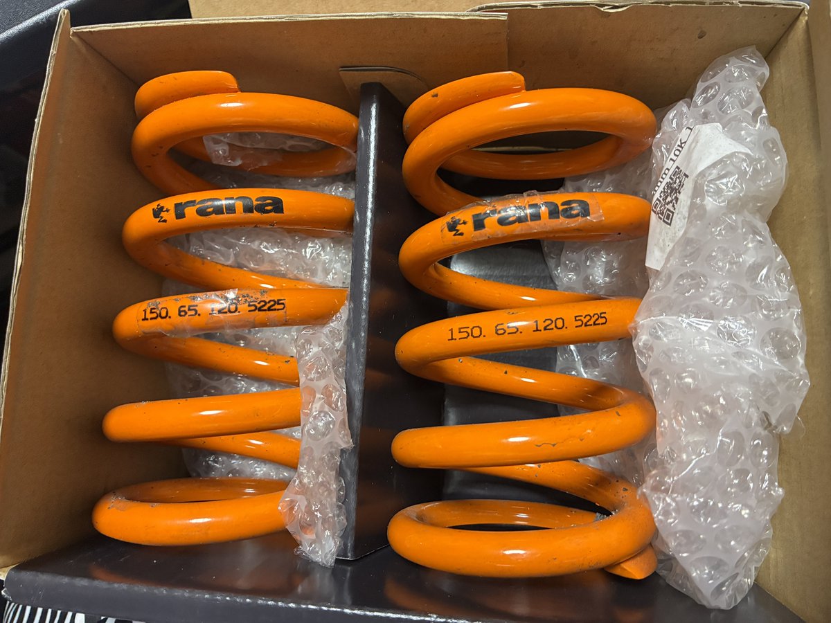 ojr40x's tweet photo. 金ないので売ります
ranaスプリング(直巻)とMAQSの直巻

ID60 150mm 7k (rana)
ID65 150mm 12k (rana)

ID60 125mm 10k(MAQS)

どれも500キロくらいしか使ってないですけど多少の使用感あります。

各5000円！！‼️ https://t.co/ji0zbrvlEs