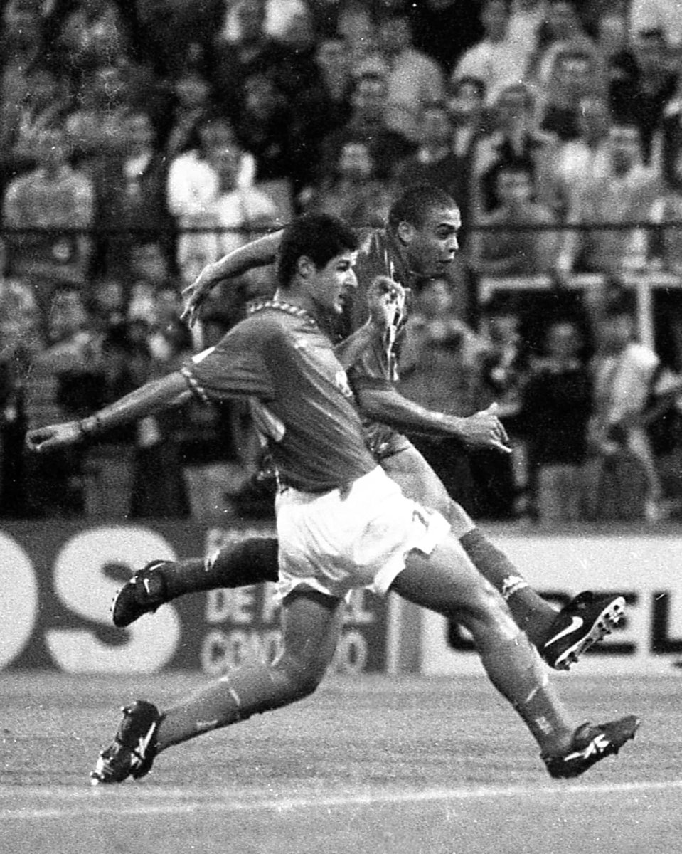 RealOviedo's tweet photo. Cuando la gente todavía no sabía qué era 𝑭𝙖𝒓𝙢𝒆𝙖𝒓 𝒂𝙪𝒓𝙖, alguno por aquí ya lo hacía 😎💙

#RealOviedo 🔵⚪ https://t.co/fjyMW7NeER