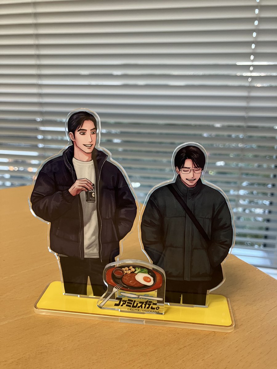 YamaWayama_PR's tweet photo. ✨アクリルスタンド色校到着✨

【和山やま作品４冊セット 小冊子＆アクリルスタンド付き特装版】の限定グッズのアクリルスタンドが届きました！ 見本のお写真となります。

お出かけに一緒に連れていけるサイズとなっています💮

▼ご予約は８月31日〆切
https://t.co/YnvzapE3kH https://t.co/TCAAQZC0OR