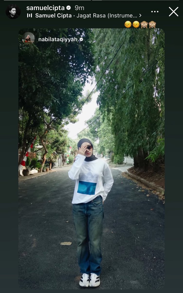 awaaannnn__'s tweet photo. bukan salting gess, ini dah di spill bajunya ahahahah, lucu bgt deh orang pacaran dan sama-sama berbisnis 😭🤏🏻 https://t.co/NDfTrP7gsv