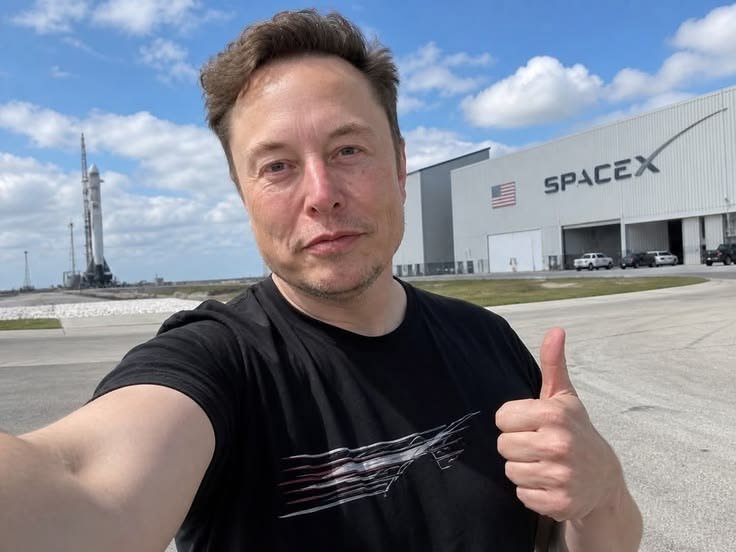 TeslaAIBt's tweet photo. @HonestTakesX If Elon Musk offered you a tour of SpaceX headquarters
Would you go?
Yes or No https://t.co/2XTgY0ra0v