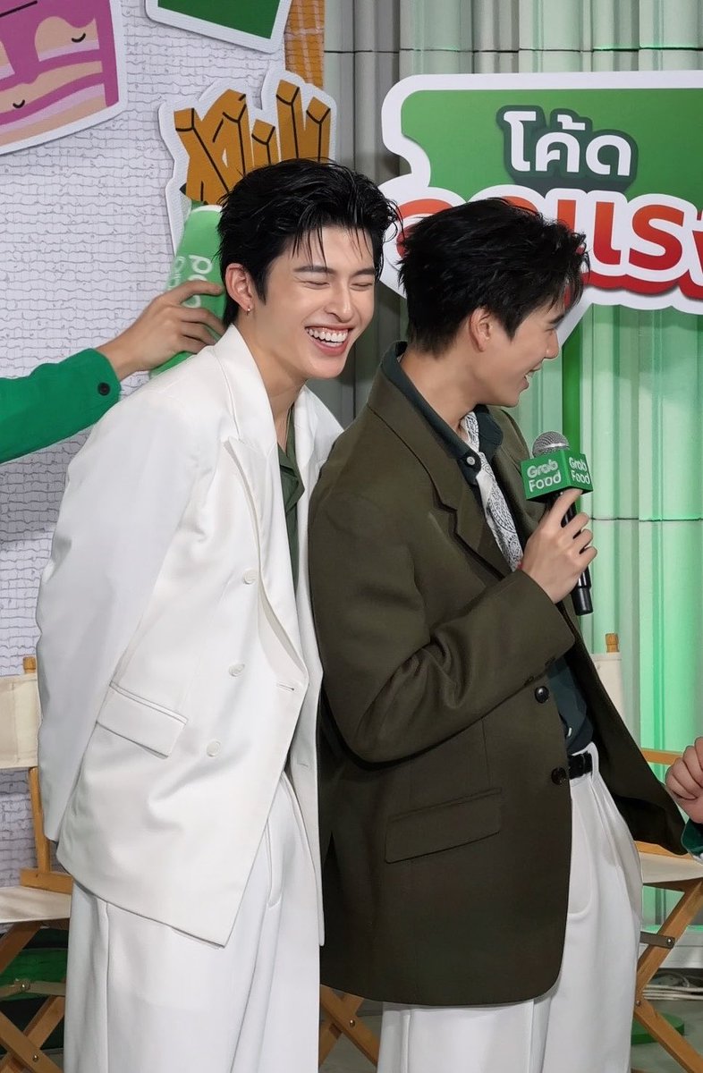 seetheright_1's tweet photo. เข้าใจคำว่าจมอกปะ แผ่นหลังชิดอกอะ อห เขินไซส์ดิฟ 🫠🫠🫠🫠 https://t.co/aUXGB24Efp