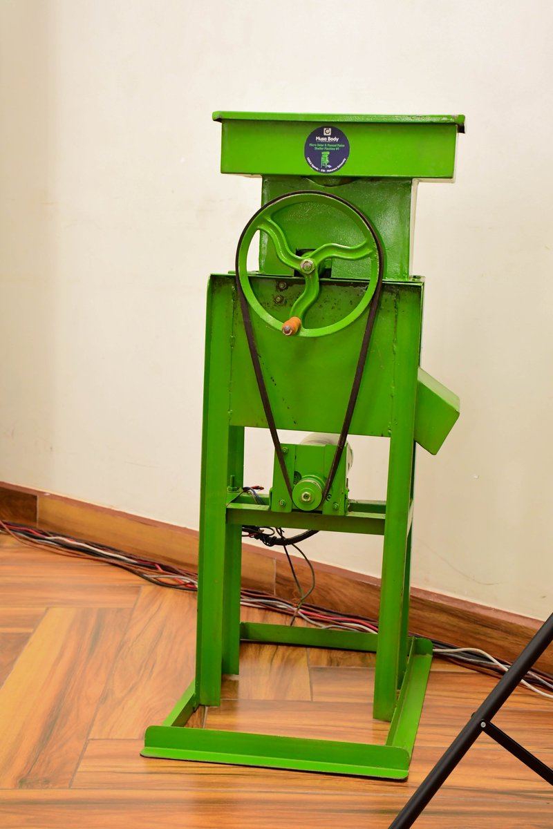 MakCoBAMS's tweet photo. Clean Energy for Devt (CEDCA Project): Mr. Gyaviira Ssewankambo, Project Manager &amp; Engineer @EfD_MakCentre has presented the co-created hybrid maize sheller-a collaborative effort involving the 
@Makerere researchers, Musa Body (fabricators) &amp; farmers. @MakerereNews @IDRC_Uganda https://t.co/pxgZDGUuSA