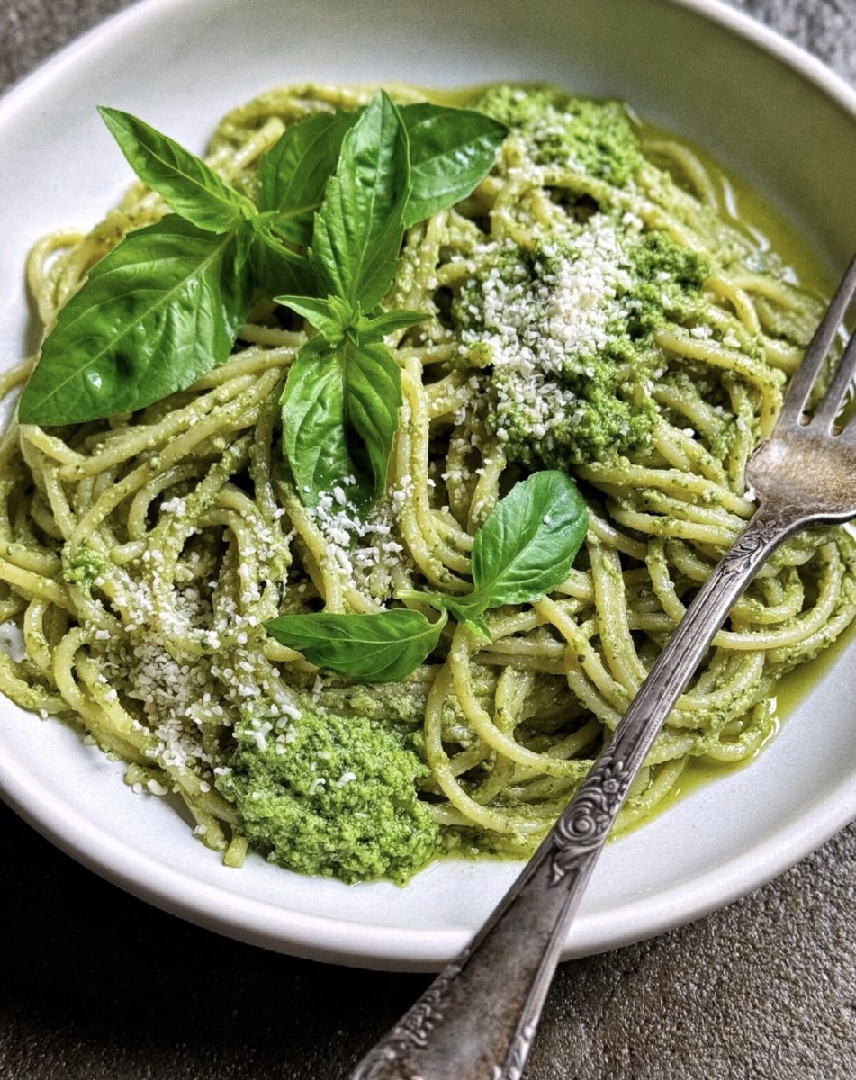 ozdas_'s tweet photo. Homemade tomato basil pasta with a sprinkle of parmesan — quick, cozy, and tastes just like a little bit of Italy in my kitchen!， https://t.co/arh7FI7Vy9