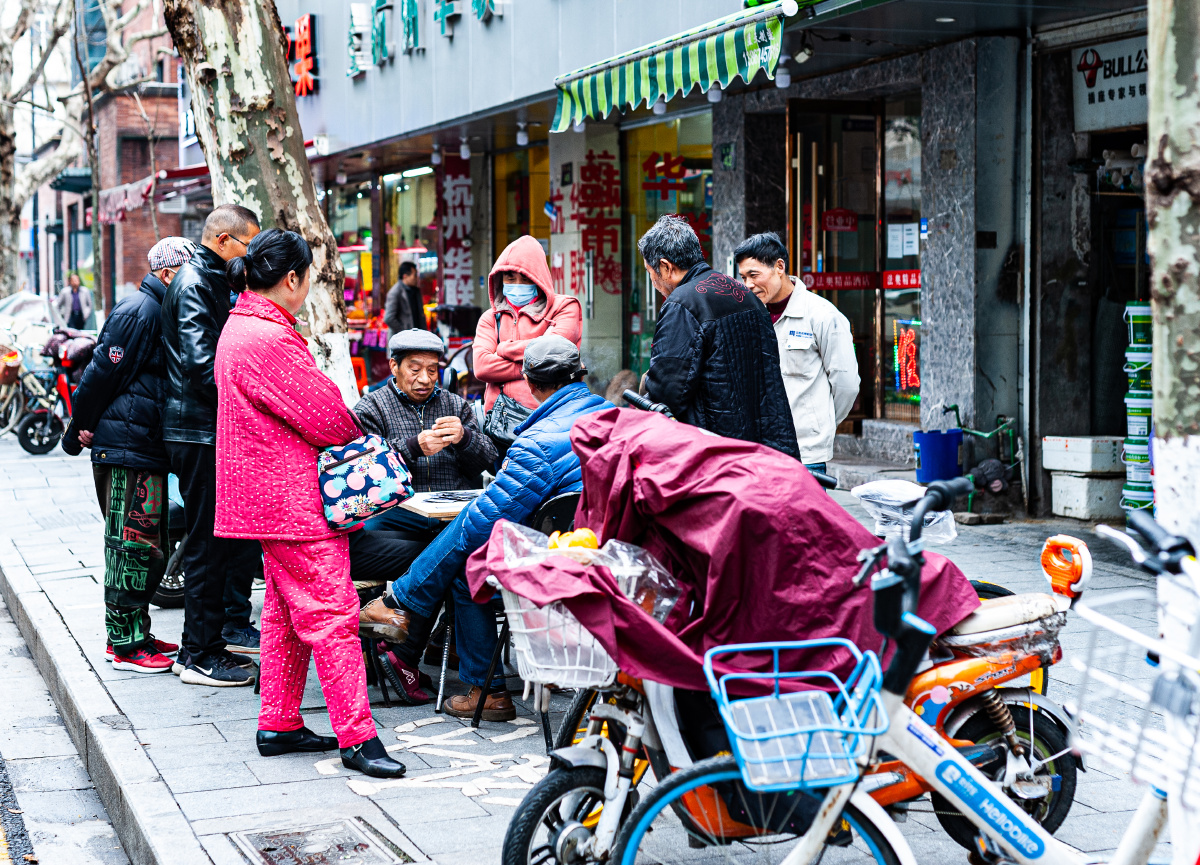 wi4zej's tweet photo. Caught this vibrant street moment – locals chatting, bicycles weaving by, nothing beats the unscripted charm of city life.， https://t.co/LUkKSo7zpT