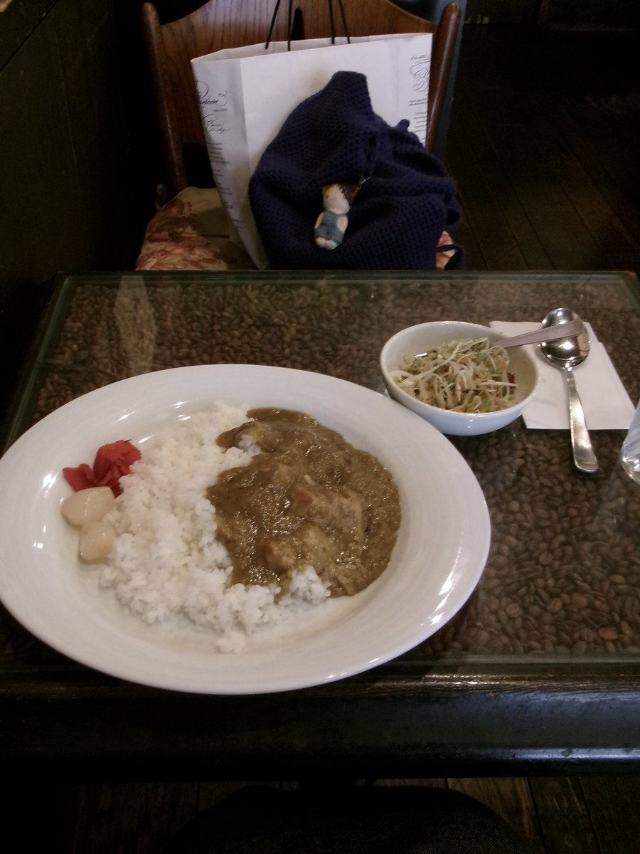 nano_comoc's tweet photo. 素敵な喫茶店だった🍛☕️
インコが可愛かったです（左上🦜） https://t.co/LO0c5FagXE