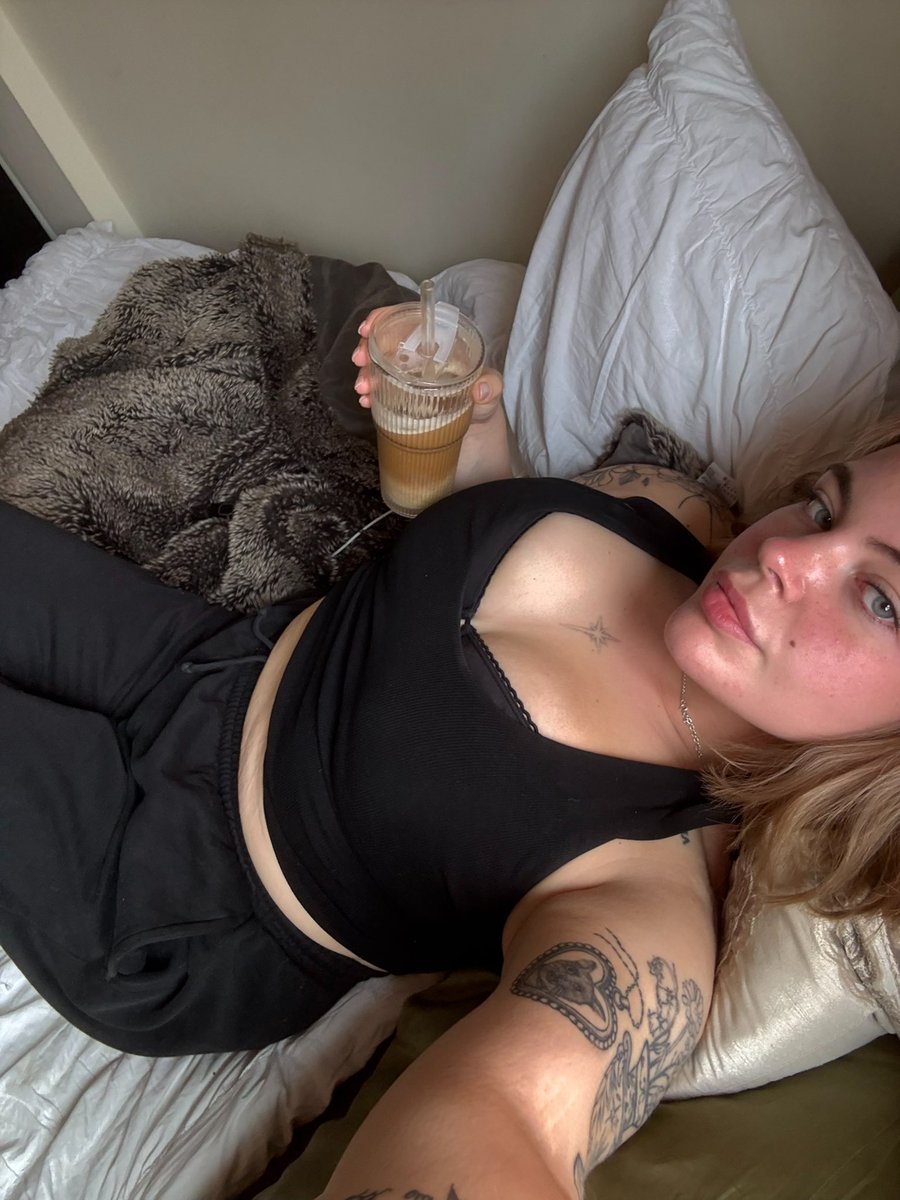 spoiltgrace's tweet photo. Good morning subs 
Have a good day at work 💋

findom paypigs https://t.co/TRD6DR3sEE