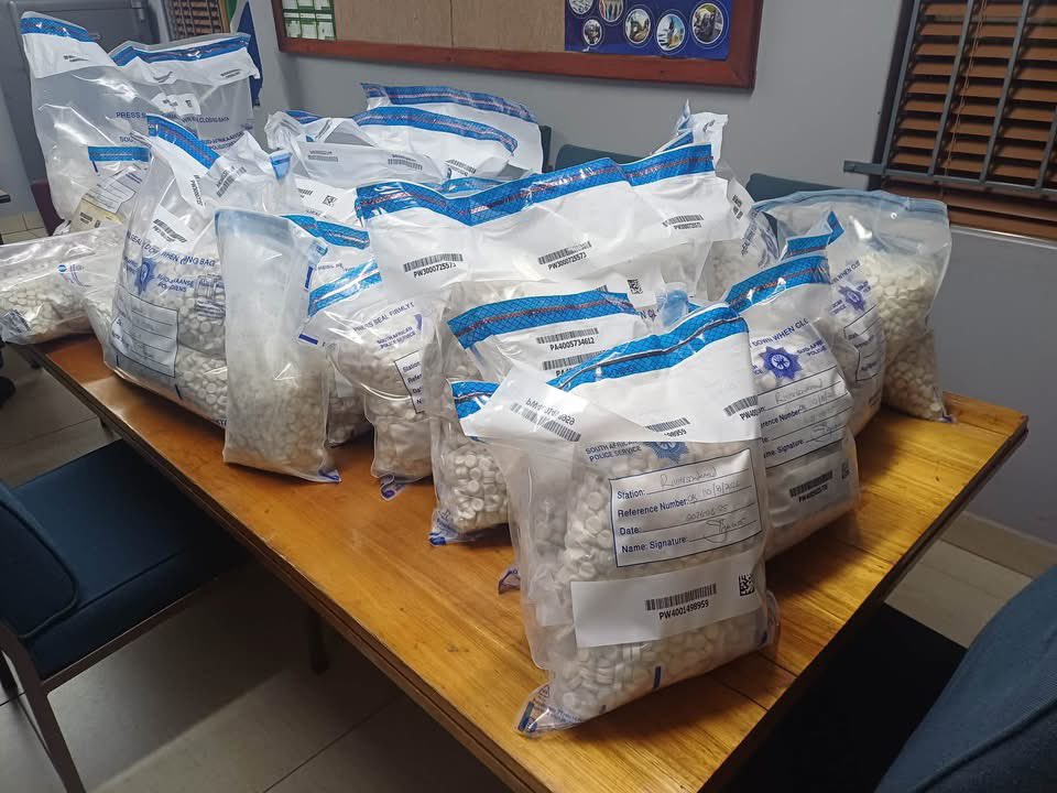 Abramjee's tweet photo. Police in Riviersonderend WC seized drugs worth an estimated R11-million during a vehicle stop-and-search operation on the N2 on Tuesday night.
Officers stopped a black Nissan Tiida at about 22:35 and found 87 packets of Mandrax tablets, 16 packets of uncut crystal meth and two blocks of cocaine in the boot.
A 37-year-old foreign national man was arrested for possession of drugs and is expected to appear in the Caledon Magistrate’s Court.