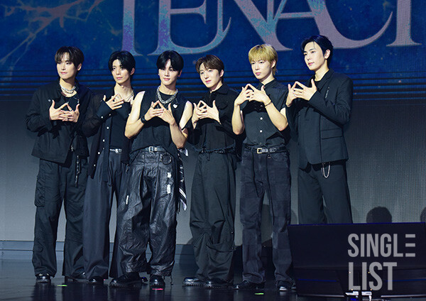 slist2015's tweet photo. [포토] SF9 '화보현장 방불케하는 분위기'

#SF9 #에스에프나인 
@SF9official
#SF9컴백 #SF9정규2집 
#SF9_TENACITY
#TENACITY #터내서티
#영빈 #인성 #재윤 #다원 #주호 #유태양 
#휘영 #찬희 
⬇️관련기사⬇️
https://t.co/8e5WjYtPm1 https://t.co/rMKIW99tMI