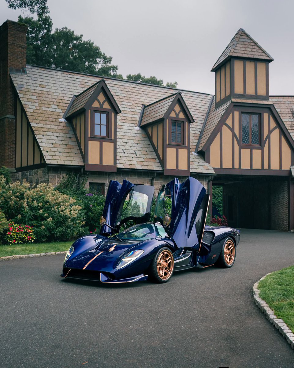 DriveHubyp7's tweet photo. 🤌🏼 Definition of Beautiful 
De Tomaso Automobili | Norman Choi 
Shot at Cool Car Pics  TRUTH | vtm_theking_4  castle 🏰 
#detomaso #detomasop72 #supercar https://t.co/9SAwIkHVFC