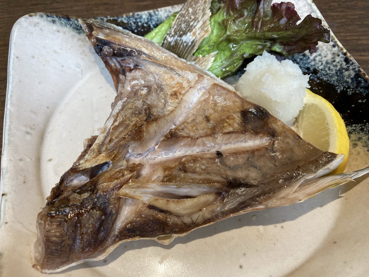 devmeal's tweet photo. こちらは鰤釜の塩焼きです。
旨み抜群でした☺️
#ぶりかま https://t.co/kpOmQ9YO9a
