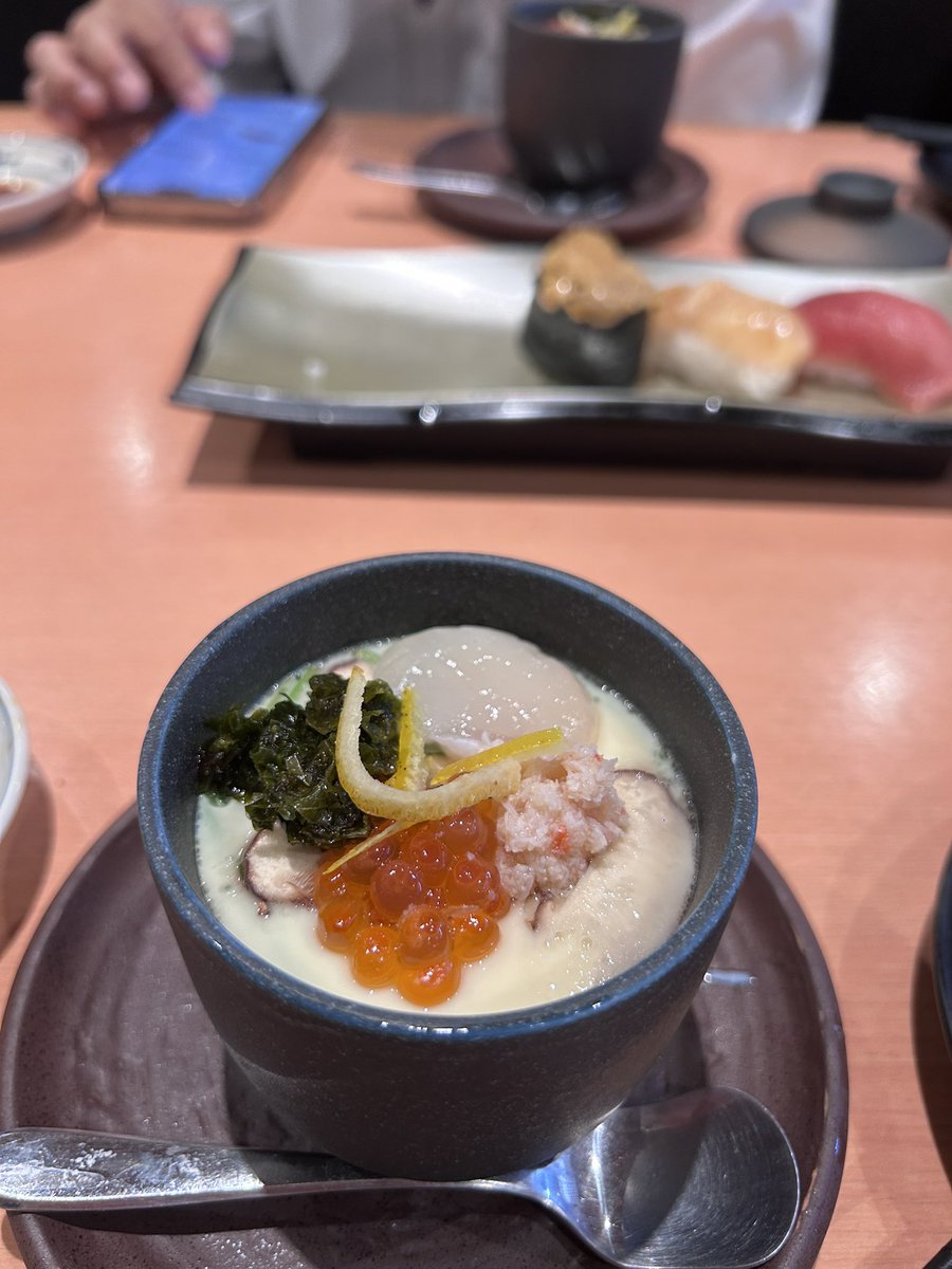 fuspynx's tweet photo. そういえば昨日店長とお寿司食べた🍣
@asou_furo https://t.co/dEvCcxUvFZ