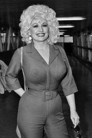 fluffyfrappee's tweet photo. Rest in peace to a true American legend, Dolly Parton https://t.co/freGUY5hjJ