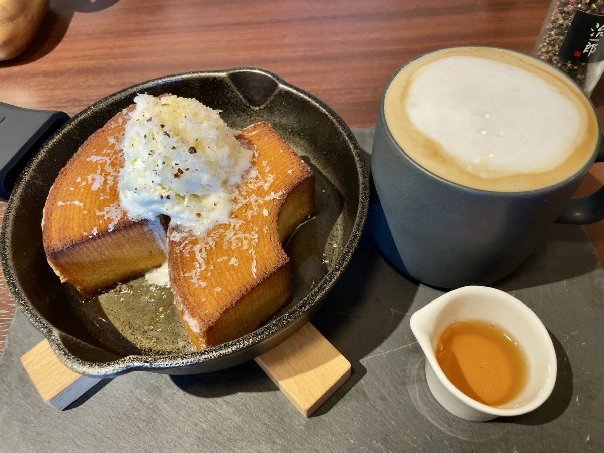 pandaman1978's tweet photo. 掛川店限定スキレットバウム
新感覚🤩😋
#治一郎 https://t.co/JOuwBIoJPK
