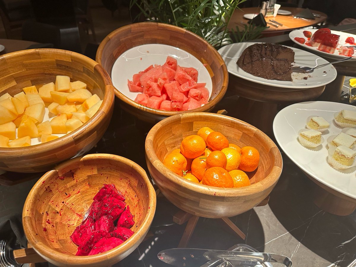 ysmkd9n's tweet photo. Hoy comí una ensalada fresca con aguacate y jamón serrano, ligera y deliciosa para el mediodía.， https://t.co/VtYoDJrTXv