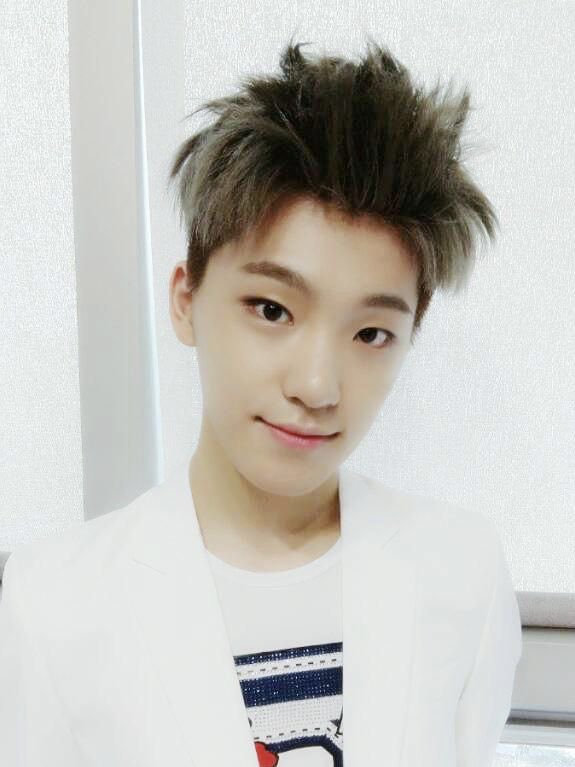 _________Din's tweet photo. 나 풋풋디노 조아해 ♥ https://t.co/vDvm4KFq7j