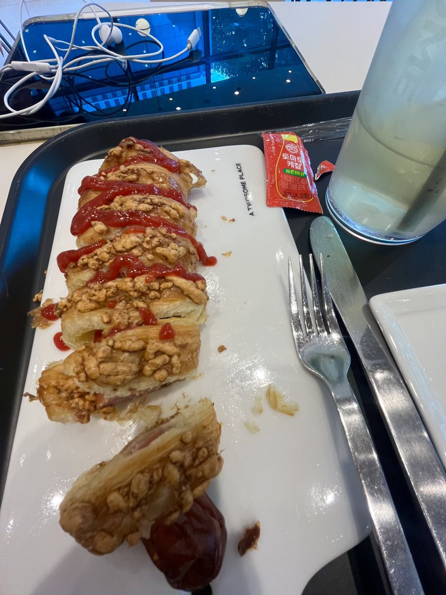 or__chu3's tweet photo. 하…
케찹부족한거 왤케 빡침 https://t.co/wxOuE1qGiB