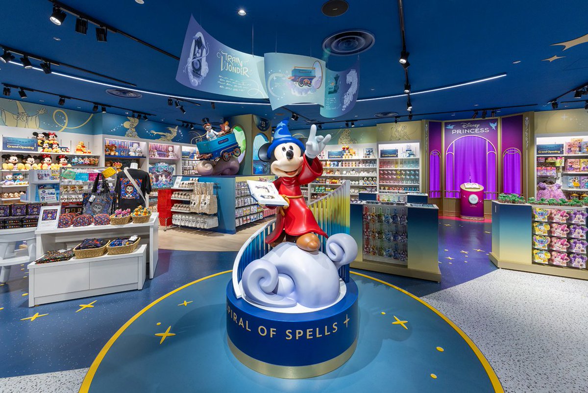 Disneystorejp's tweet photo. ／
#ディズニーストア 心斎橋パルコ店が
本日(8/26)グランドオープン🎶
＼
⠀
オープン記念アイテムの販売や
プレゼントキャンペーンなどを実施🎁
⠀
みなさんのご来店をお待ちしております✨
※8月26日～30日のご入店にはアプリからの来店予約が必要です。
⠀
詳細はこちら▶️https://t.co/gTe0cI6WwA https://t.co/LpXgKg6IY6