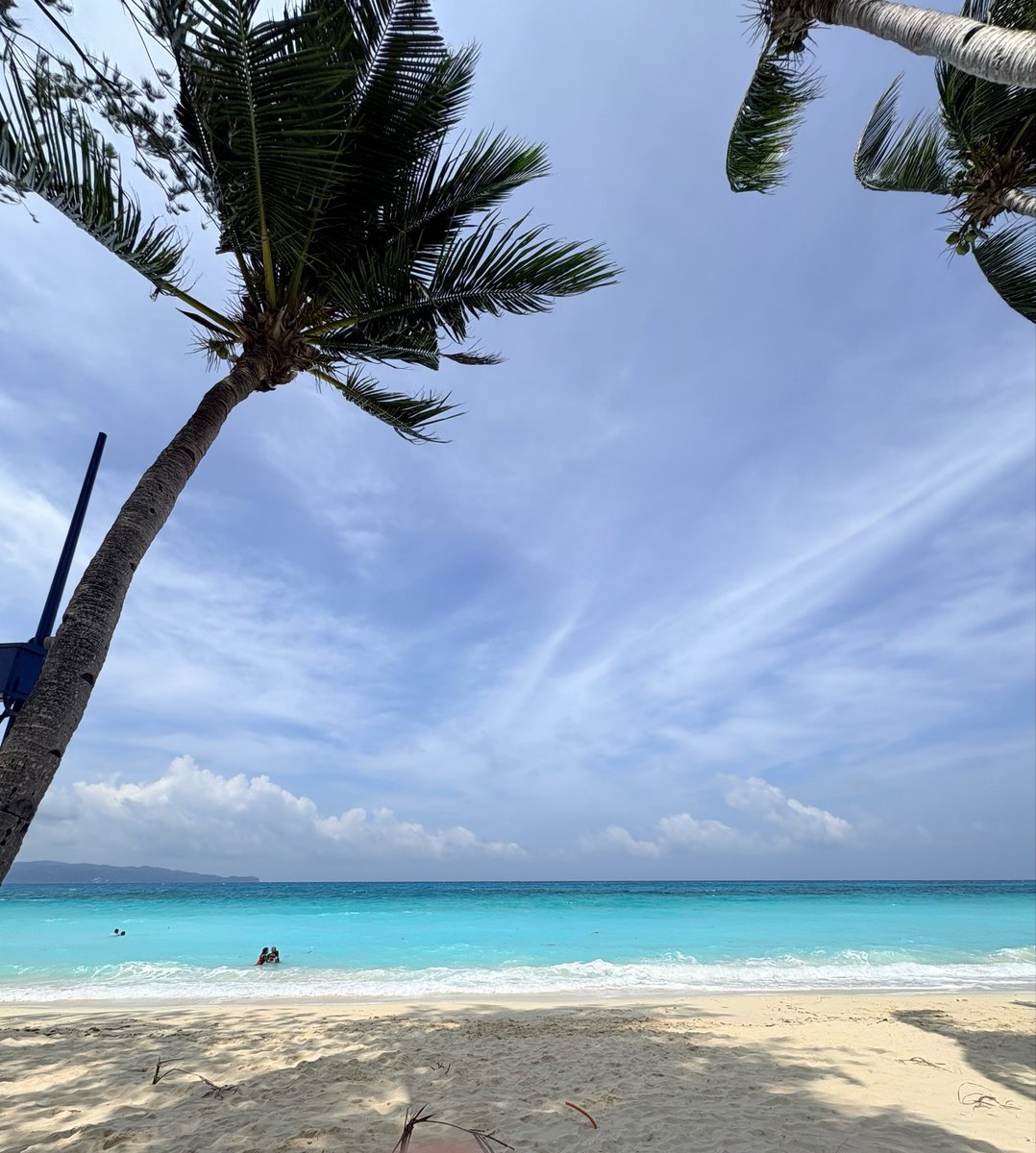 xxdre__'s tweet photo. Nag Boracay, para umihi. 🫠🥴 I’ll be back, for vacation naman next time, yeah? https://t.co/N4kVBIJnI1