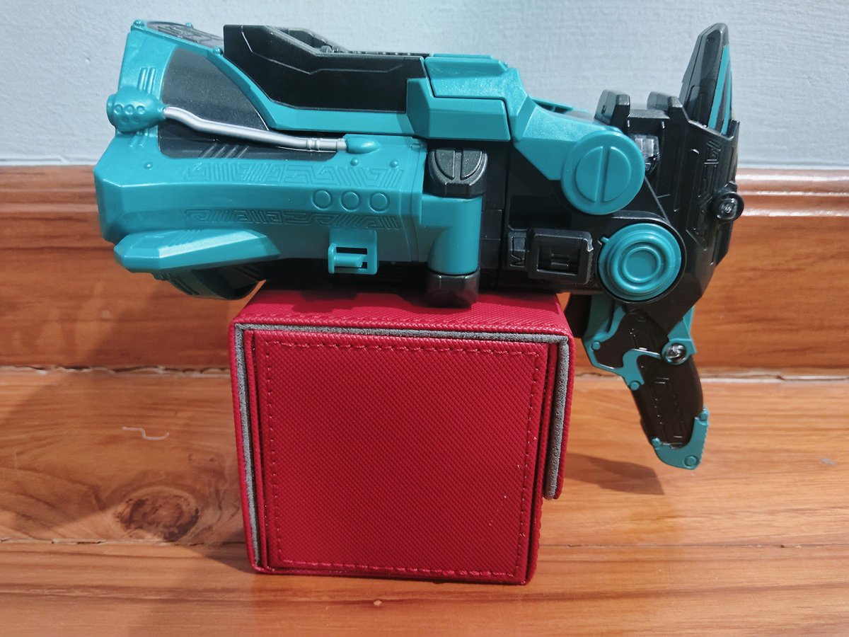 Sava3851's tweet photo. Deck box is perfect for display Omegahorn
Can hold 6 gears
And cannon mode can sit on the groove

#オメガホーン #OMEGAHORN #ProjectRED https://t.co/MxAeYmKcAp