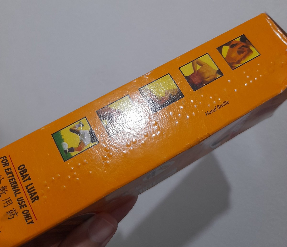 widywonka's tweet photo. EHHH BARU TAU BGT DI KEMASAN MINYAK GPU ADA HURUF BRAILLENYA WOWOWOWOWOW
Sangattt mindfulll 😍✨
Aku baru inget ada jasa pijat tunanetra 👏👏👏 
KEREN BGTT KEREN desain produknya genuinely mempertimbangkan customer profile 👏👏👏
Accessibility + inclusivity in one packaging 🤩👏 https://t.co/qtVAb1sYEm