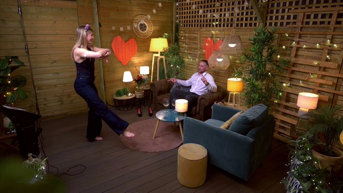 blvcom's tweet photo. 💘 @firstdates_tv en @telecincoes obtuvo 2.562.000 ESPECTADORES ÚNICOS (AA).
🤗 El programa de @WarnerBrosTVES consiguió 910.000 espectadores de media y un 9.7% de cuota de pantalla.
🔝 Fue lo más visto del día en la cadena.
#FirstDates25A #Audiencias📺📊 https://t.co/rt4hRuAkiH