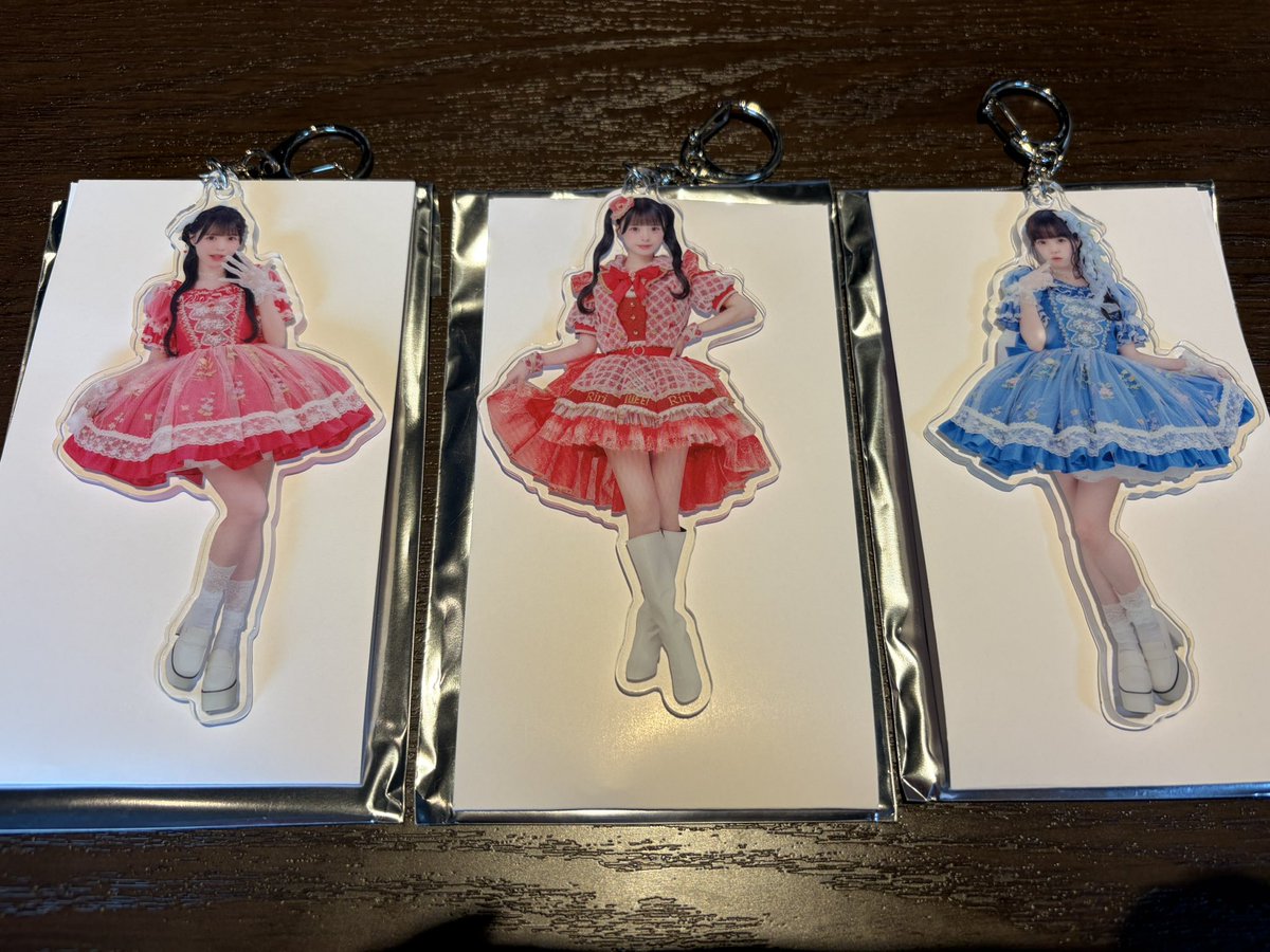 nyan411_'s tweet photo. 🌟iLiFE! Kアリーナ横浜 ワンマンMEGALiFE!  くじ グッズ 取引 譲渡

【譲】画像のもの+A4クリアポスター❤️💙️🩵💜

【求】同種小熊まむ🧡 
⚠︎︎くじのアクキーは種類問いません！

15〜16時の間で現地交換希望です😭
心優しい方がいらっしゃいましたらお気軽にお声掛け下さい！ https://t.co/PbtTbp6s5w