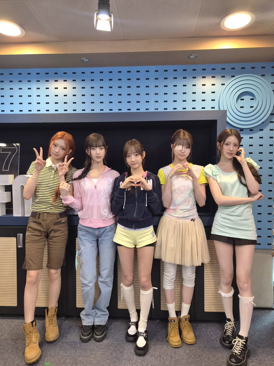 We_KiiiKiii's tweet photo. [📸]
260826 #SBS파워FM #12시엔주현영

#KiiiKiii #키키
#PopOffPopOff #WhyKiiiKiii 
#KiiiKiii_PopOffPopOff #KiiiKiii_WhyKiiiKiii https://t.co/iize16bSIv
