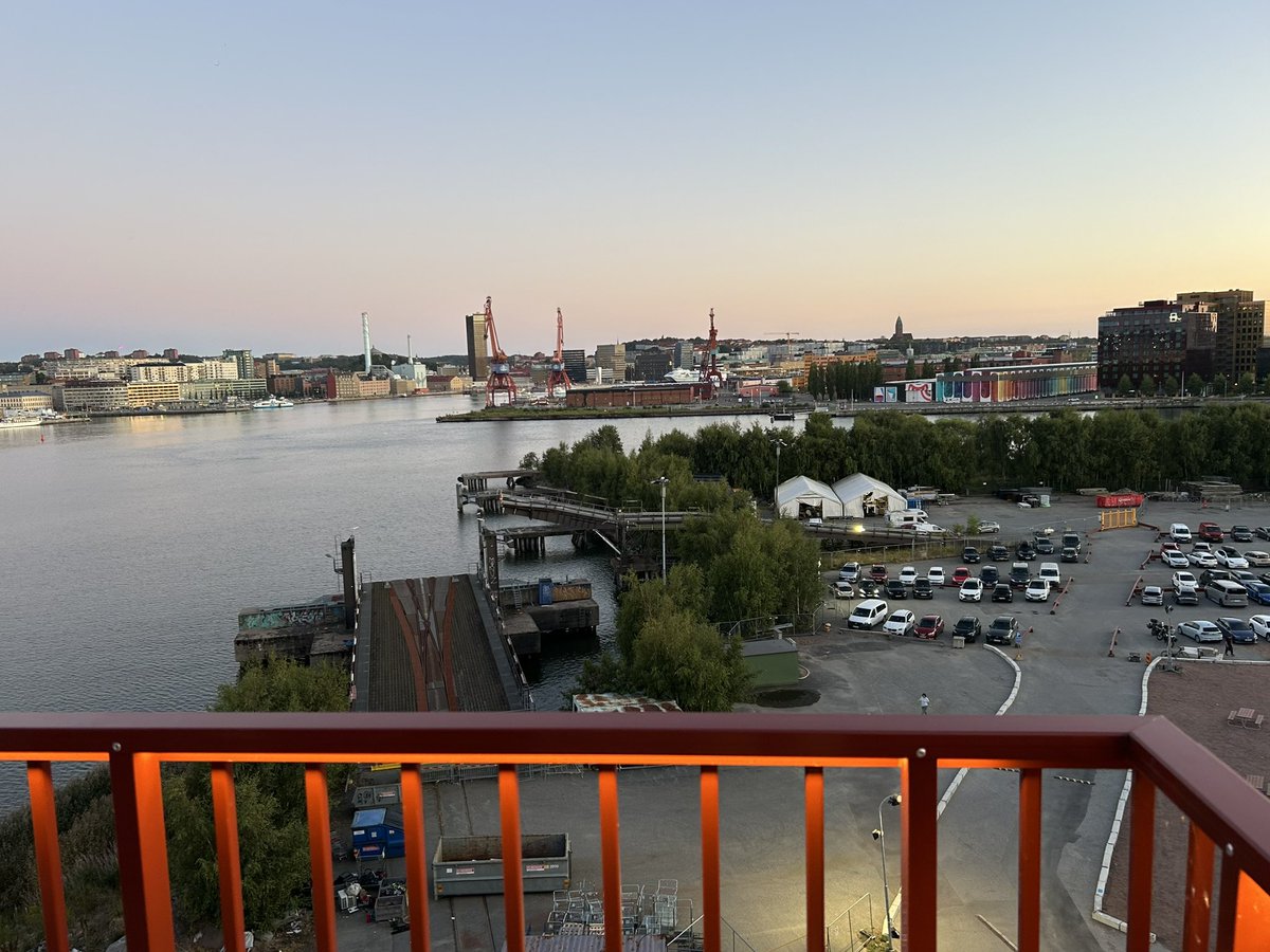 nikkibloomquest's tweet photo. to-ing and fro-ing in Gothenburg https://t.co/s3YqRXiESu