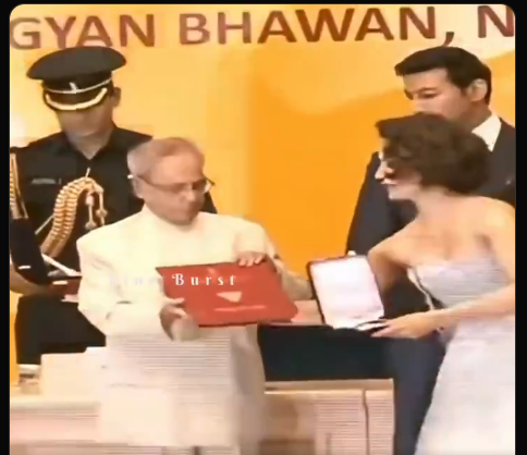 kpgg16's tweet photo. @SinghPramod2784 kangna at national award..no saree ,no pallu no bindi.. https://t.co/mSqDZsMH7B