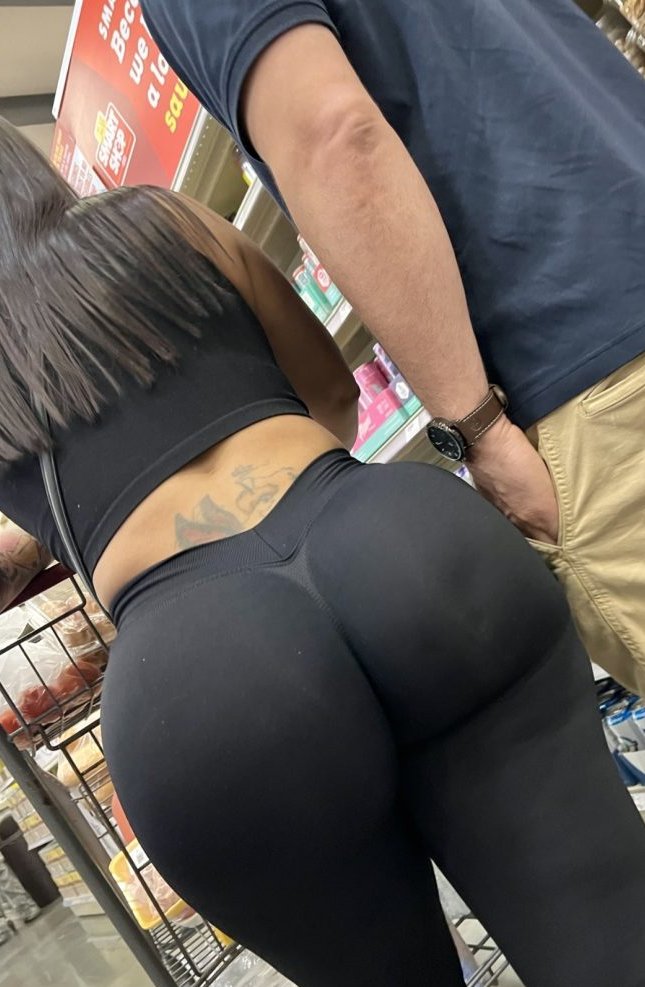 manuelitoneto_'s tweet photo. My brother's girlfriend loves to tease me #candids #creepshot #candid -> MORE IN BIO📷 https://t.co/dSFXeG3UYn