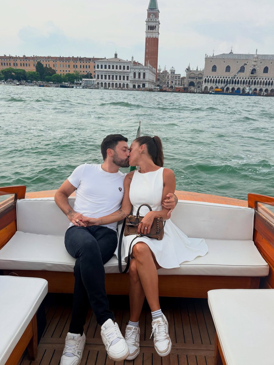 giuliaaaaaasp's tweet photo. la royal couple https://t.co/JPlQQzO0Mg