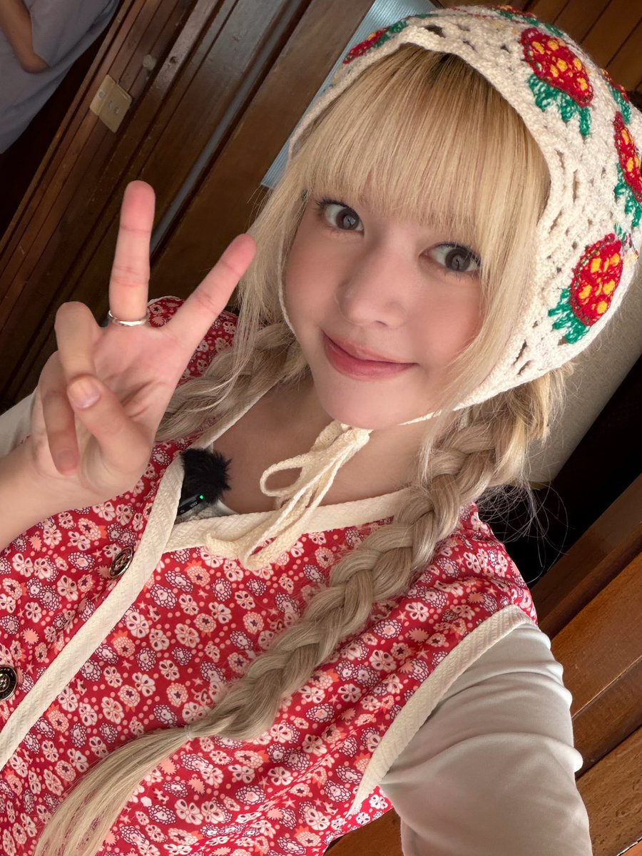 DUUAxvv's tweet photo. 활짝웃음^^ 딸램이셀카왓다～🧎🏼‍♀️🧎🏼‍♀️ https://t.co/dgfHaHZ65M