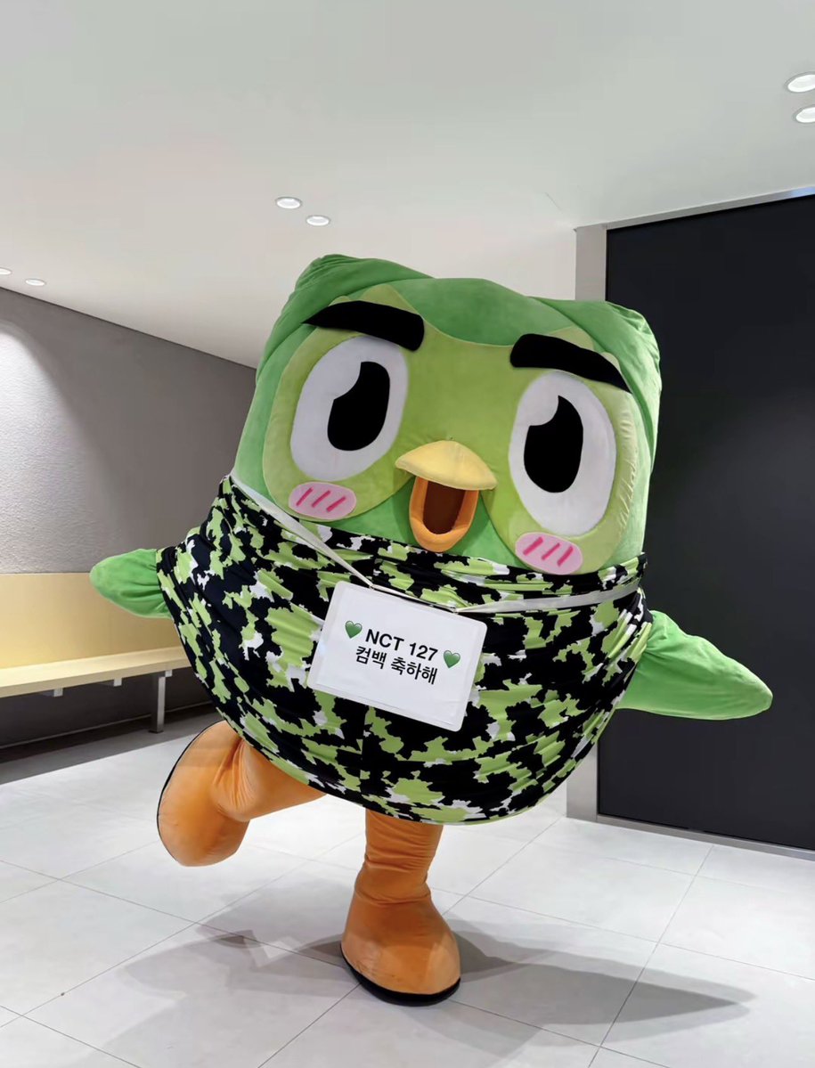 dohee2o1's tweet photo. 듀오링고 틱톡 계정에 올라온 사진!

💚🐥: 우리칠 컴백했다💚✨
NCT 127의 BLINGY 컴백을 듀오가 격하게 축하합니당 https://t.co/RvLwHiqbOn