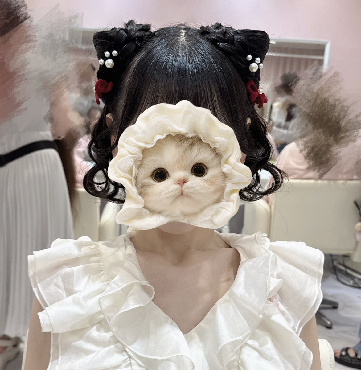 opanchu_s's tweet photo. 昨日のヘアメ、猫耳クラゲにしたんだけど（年齢考えて）インスタで見た肉球のパールピン絶対やりたくて、見せたんだけど、全て要望通りでかなり上手にやってもらえて本当に神🐾͟͟͞͞= ฅ͟͟͞͞ =( •ω•´ ฅ )🎀 https://t.co/KaY407zJr8
