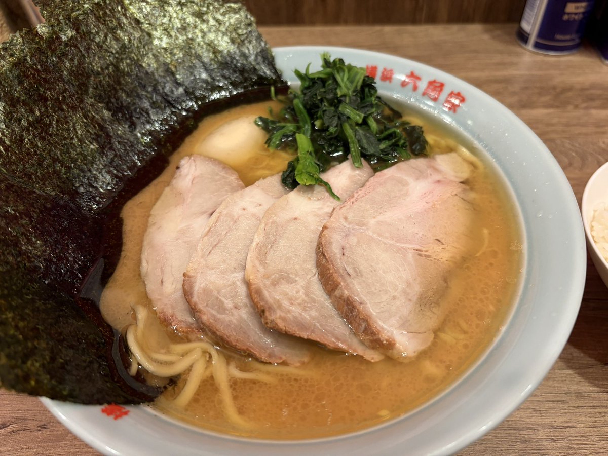 ___UVA___'s tweet photo. 松葉杖雑魚（とぱ）と一緒に https://t.co/9xNoPcfNAI