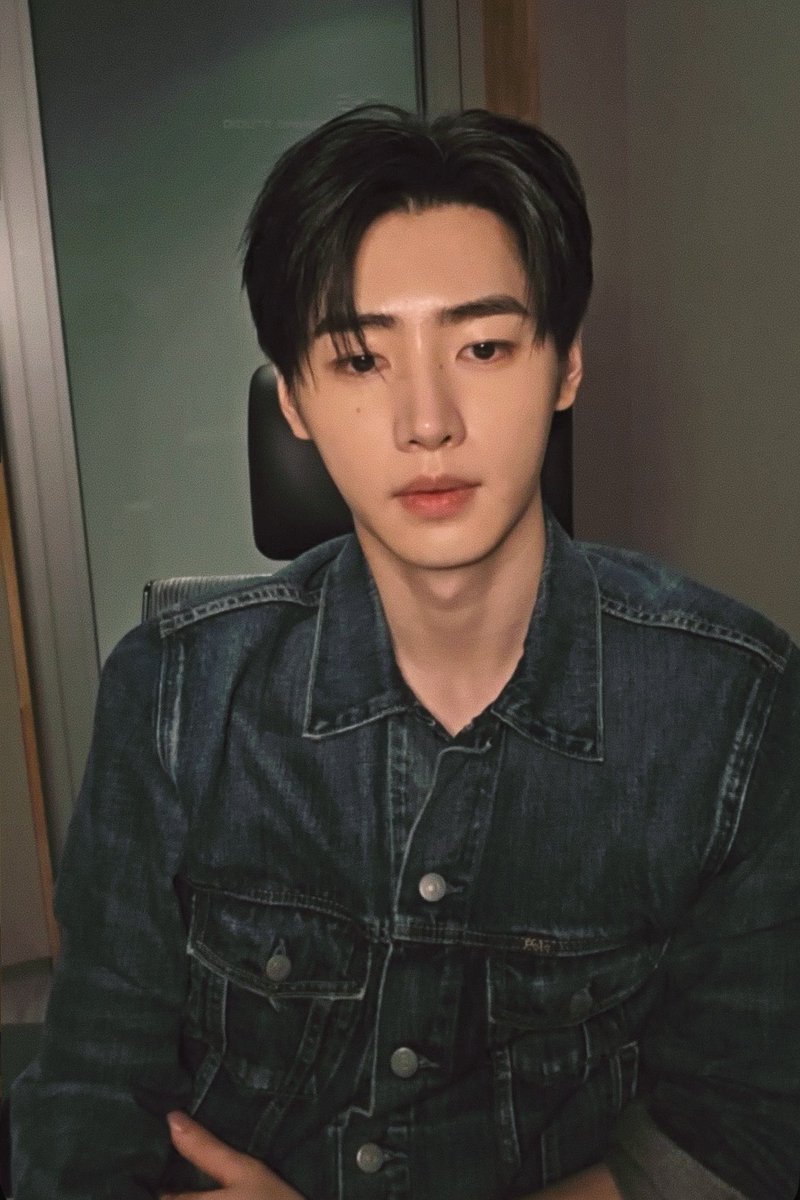 0209coded's tweet photo. sunghoon live!!! so pogi ❤️‍🔥 https://t.co/xaCTZbd3W9