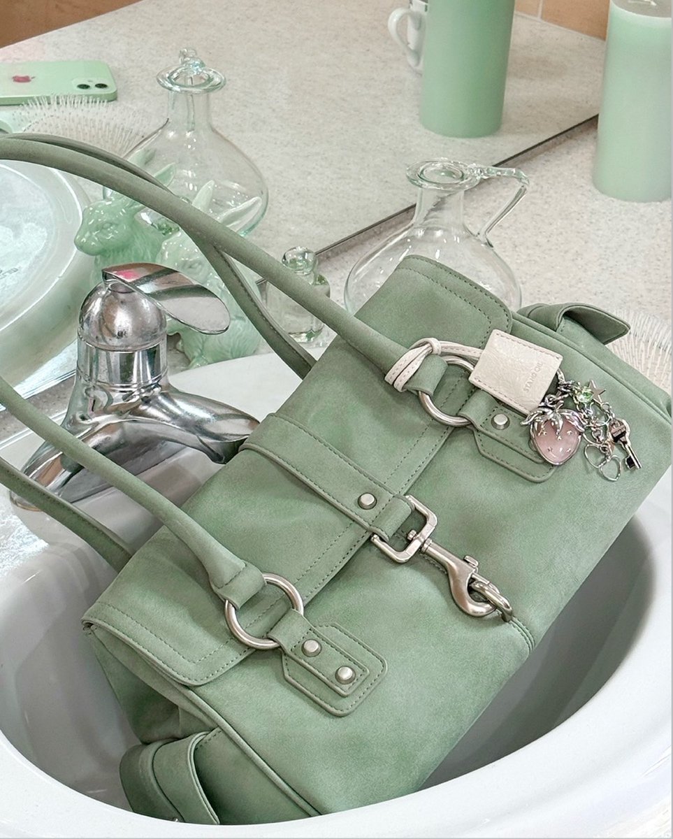 friendlyxstore's tweet photo. (New) Stand oil BENI BAG - mint 🍀 https://t.co/kdUYZR0VJD