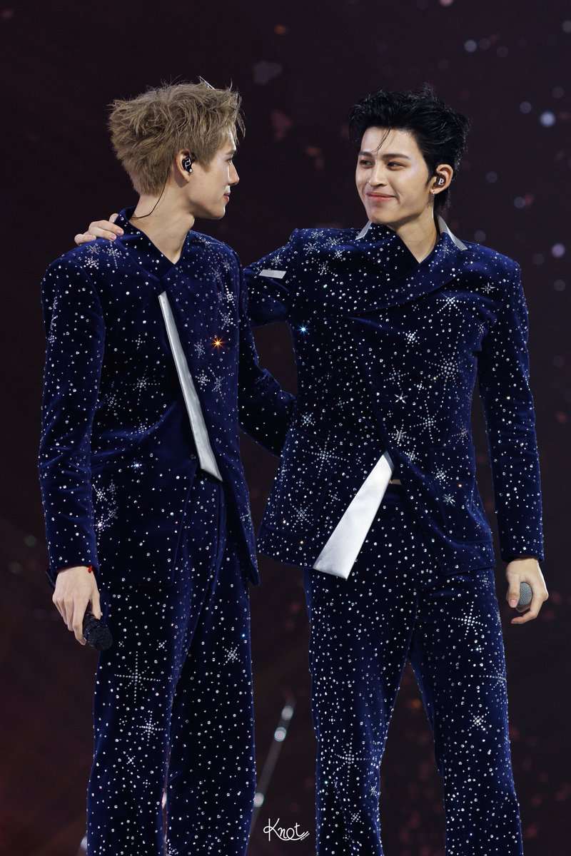 TranHuongDiu's tweet photo. Six years of growing together. Wishing you both many more six-year milestones ahead. Sending you both so much love.🥰🐻🐼

PONDPHUWIN 6 YEARS OF BLOOMING

#PondPhuwinSIXbySide
#ปอนด์ภูวินทร์ #PondPhuwin https://t.co/AQPvWpL4Oa
