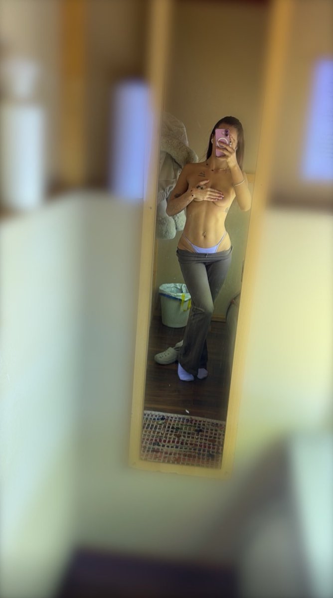 bankofmisslola's tweet photo. I’ve been suchhhh a busy girl , of course I’ve not had time for you losers 🤣Video calling from 10am , first 5 calls discounted 😉 https://t.co/LVALgnykx8