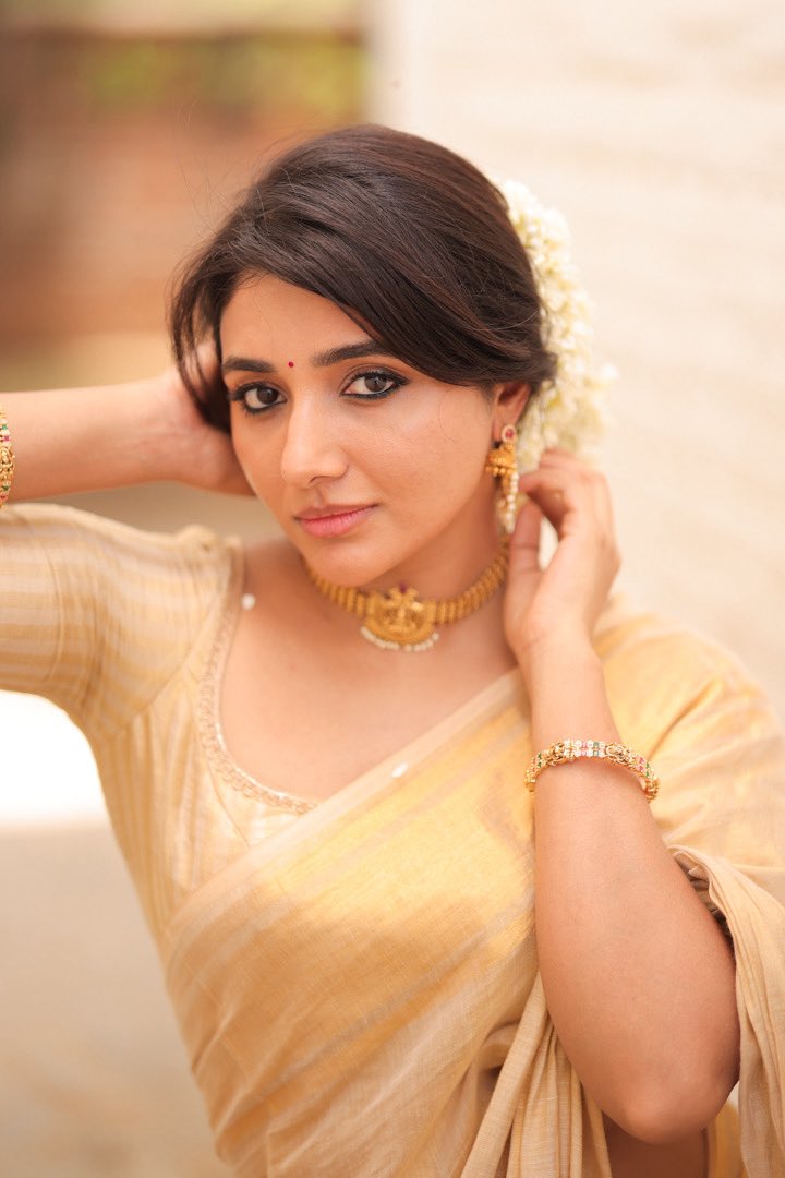 mirnaaofficial tweet picture